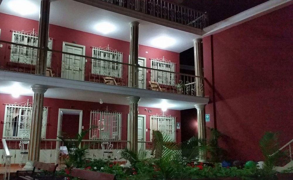 Hotel Colonial Trujillo Buitenkant foto