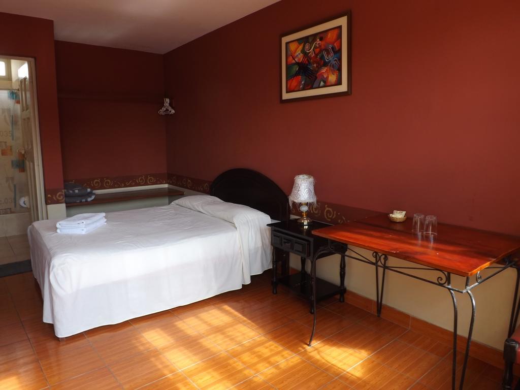 Hotel Colonial Trujillo Buitenkant foto