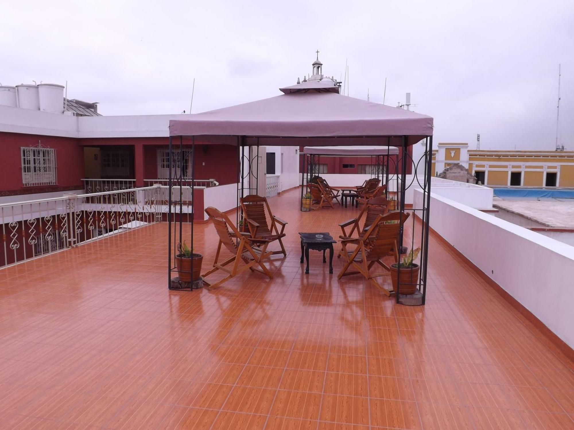 Hotel Colonial Trujillo Buitenkant foto