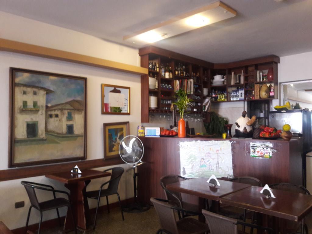 Hotel Colonial Trujillo Buitenkant foto