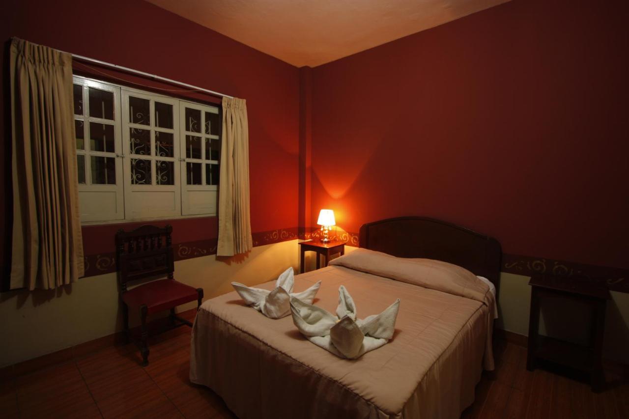Hotel Colonial Trujillo Buitenkant foto