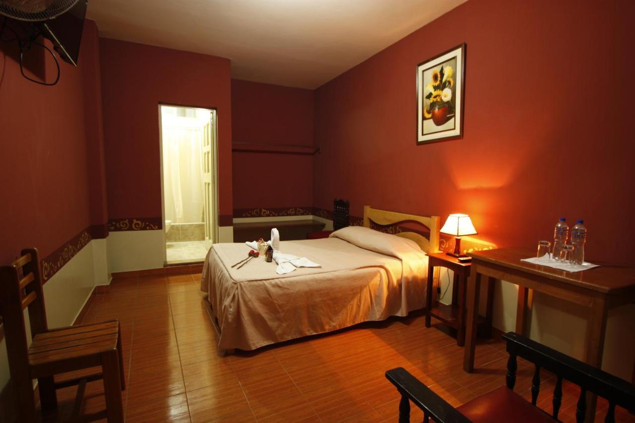 Hotel Colonial Trujillo Buitenkant foto
