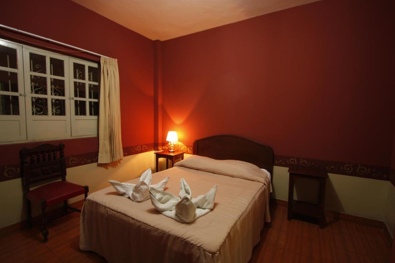 Hotel Colonial Trujillo Buitenkant foto