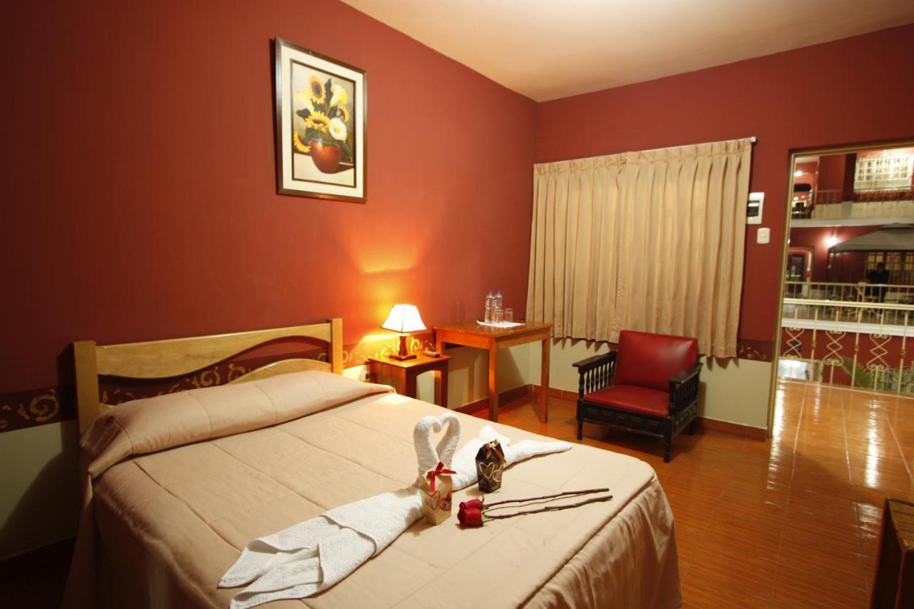Hotel Colonial Trujillo Buitenkant foto
