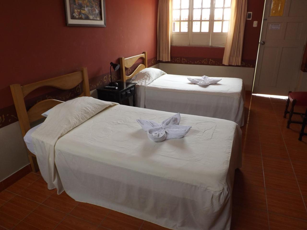 Hotel Colonial Trujillo Buitenkant foto