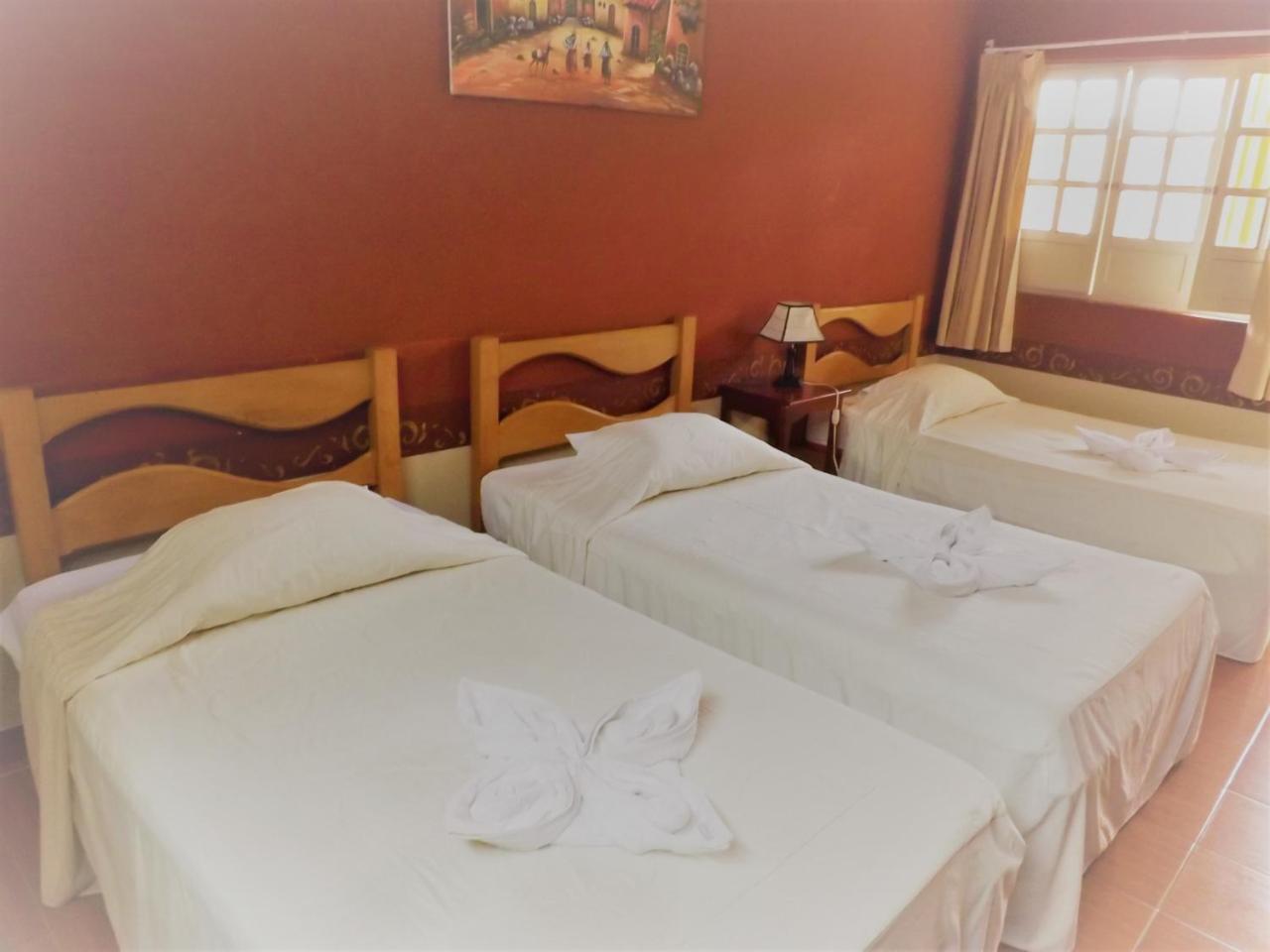 Hotel Colonial Trujillo Buitenkant foto