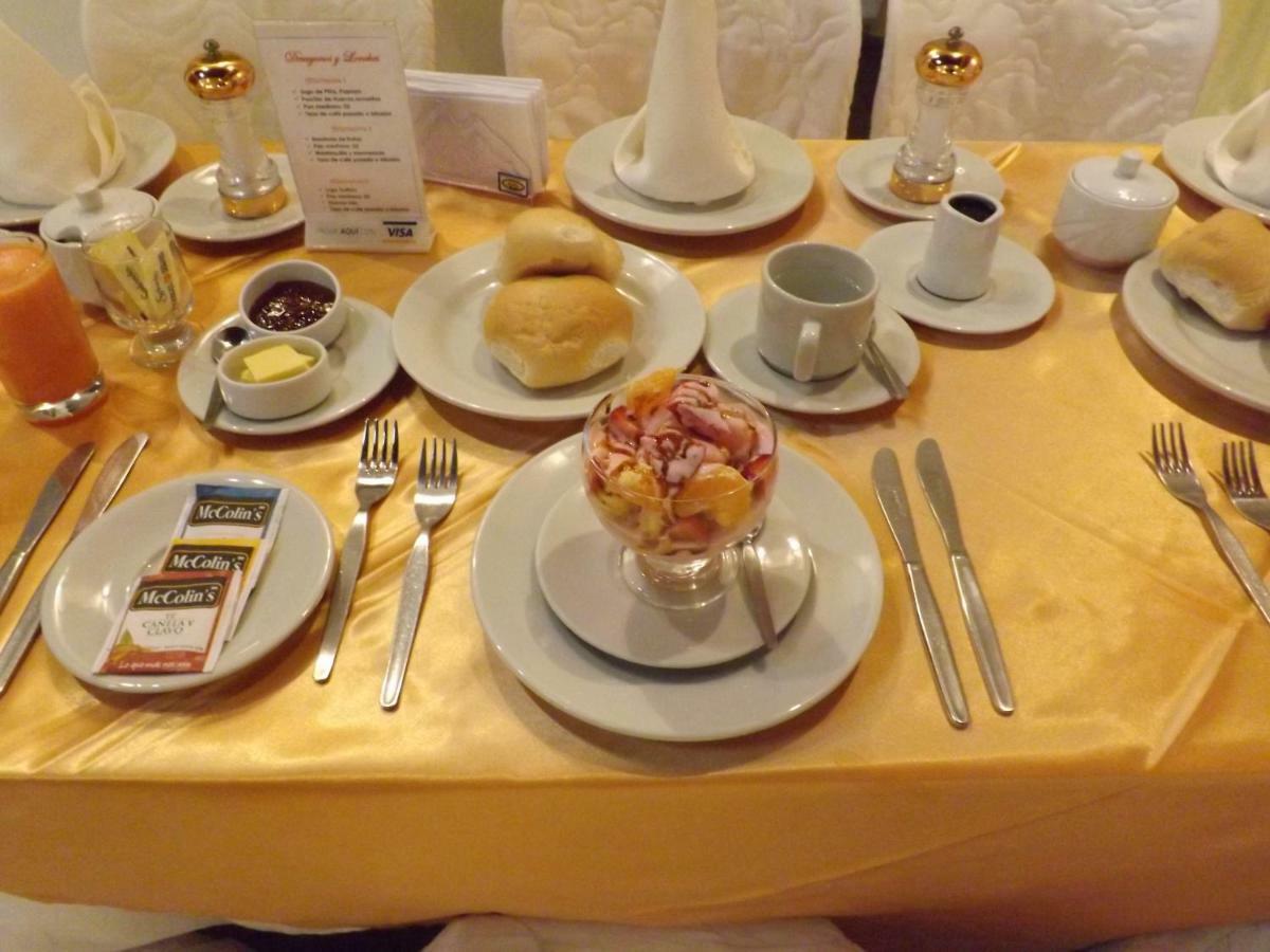 Hotel Colonial Trujillo Buitenkant foto