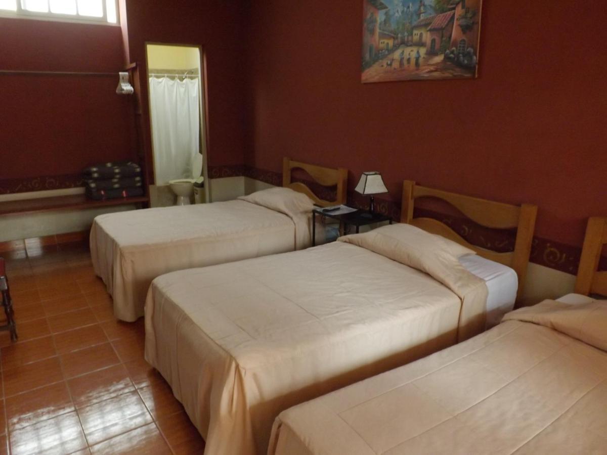 Hotel Colonial Trujillo Buitenkant foto